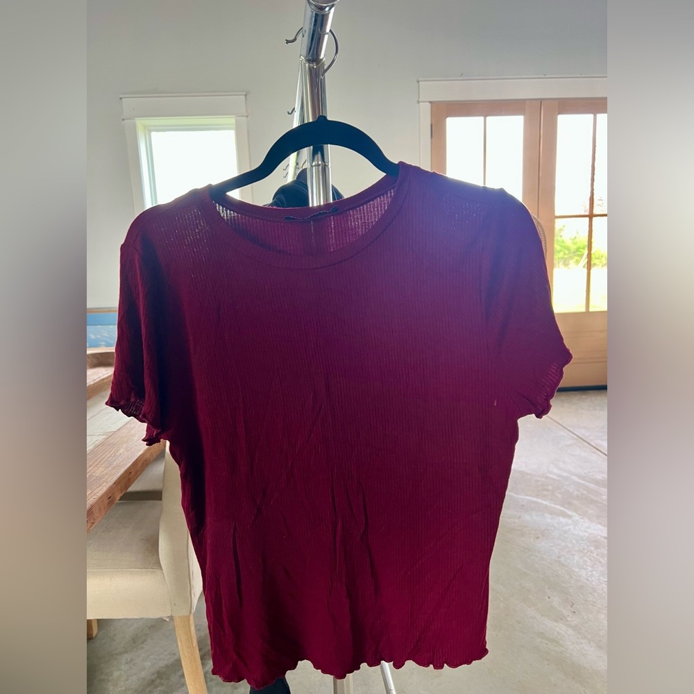 Women's Ribbed Crewneck Top in Deep Burgundy